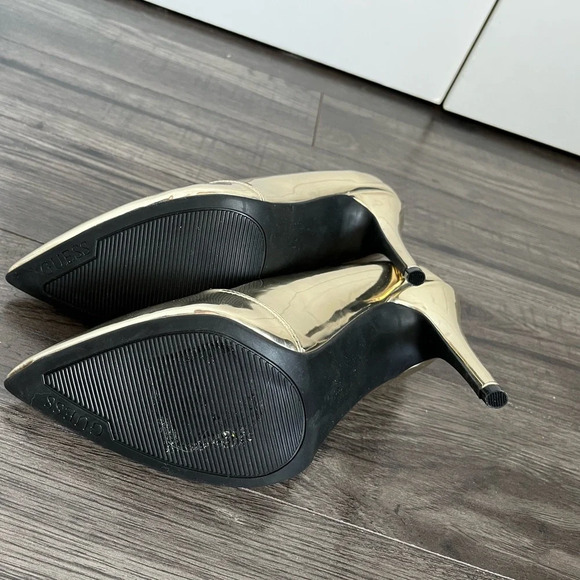 NWOT Gold pumps by Guess size 8 - Picture 6 of 6